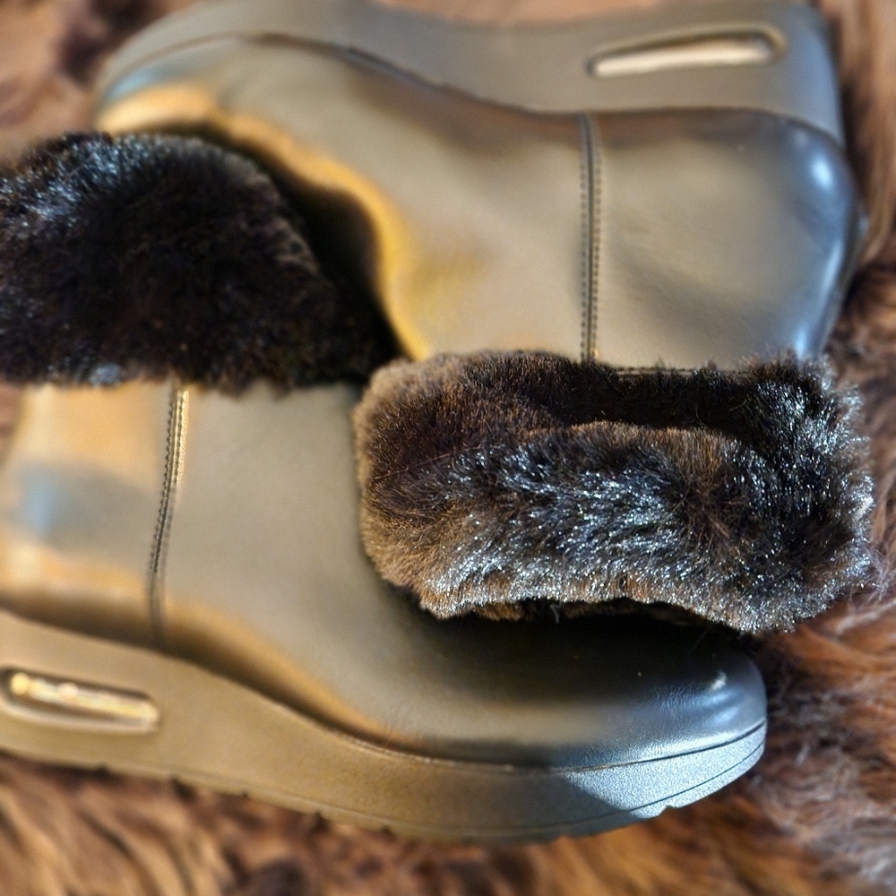 DKNY ANKLE BOOTS